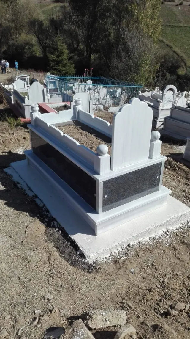 Granit Gövdeli Marmara Mezar